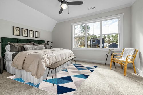 Well Woven Isometry Blue & Grey Modern Geometric Triangle Pattern Area Rug 7'10" x 9'10" Soft Shed Free Easy to Clean Stain Resistant in Grey Traditional Bedroom with King Bed