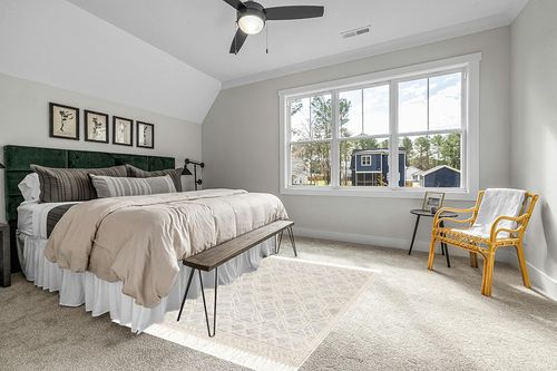 Mark&Day Area Rugs, 5x7 Staveley Bohemian/Global Ivory Area Rug, Beige/White/Black Carpet for Living Room, Bedroom or Kitchen (5' x 7'6") in Grey Traditional Bedroom with King Bed