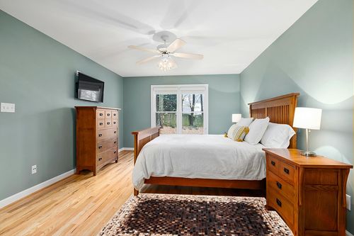 SAFAVIEH Studio Leather Collection 4' x 6' Beige/Brown STL803B Handmade Mid-Century Modern Leather Area Rug in Teal and Orange Wood Bedroom