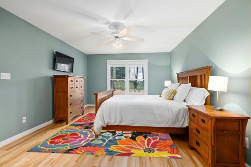 Unique Loom Lyon Collection Area Rug - Kennedy (8' x 10' Rectangle, Black/ Green) in Teal and Orange Wood Bedroom