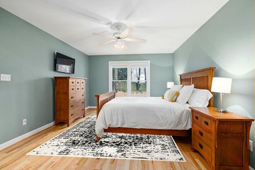 nuLOOM Jordana Vintage Distressed Medallion Area Rug, 8x10, Black and White in Teal and Orange Wood Bedroom