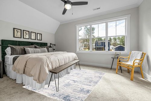 SAFAVIEH Amelia Collection Area Rug - 6' x 9', Ivory & Blue, Modern Abstract Design, Non-Shedding & Easy Care, Ideal for High Traffic Areas in Living Room, Bedroom (ALA700A) in Grey Traditional Bedroom with King Bed