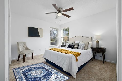 COZYLOOM Vintage Rug 4x6 Medallion Area Rug Faux Wool Soft Rug Indoor Plush Low Pile Floor Cover Boho Floral Distressed Carpet Washable Rug for Living Room Bedroom Foldable Thin Rug Blue in White and Yellow Modern Bedroom