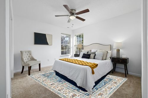 8'x10' Stain Resistant Washable Rug in White and Yellow Modern Bedroom