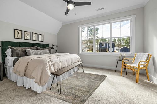 Loloi II Layla Collection LAY-13 Antique/Moss, Traditional 5'-0" x 7'-6" Area Rug in Grey Traditional Bedroom with King Bed