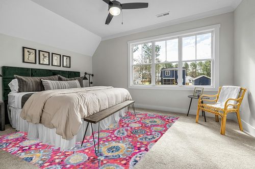 SAFAVIEH Madison Collection 9' x 12' Fuchsia Gold MAD600A Boho Chic Glam Paisley Non-Shedding Living Room Bedroom Dining Home Office Area Rug in Grey Traditional Bedroom with King Bed