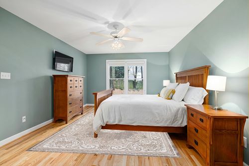 JONATHAN Y MDP401D-8 Rosalia Cottage Medallion Indoor Area Rug, Bohemian, Traditional, Transitional, Bedroom, Kitchen, Living Room, Easy-Cleaning, Non-Shedding, 8 X 10, Gray/Ivory in Teal and Orange Wood Bedroom