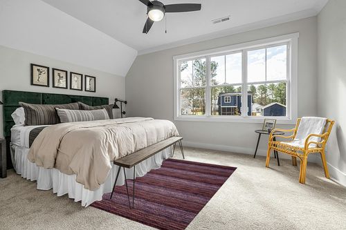 SAFAVIEH Himalaya Collection Area Rug - 5' x 8', Purple & Multi, Handmade Wool, Ideal for High Traffic Areas in Living Room, Bedroom (HIM702A) in Grey Traditional Bedroom with King Bed