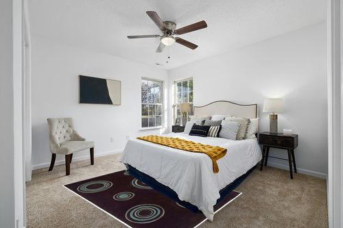 Linon RUG-TARD1057 Trio Collection & Spa Blue Chocolate, 5 x 7 in White and Yellow Modern Bedroom