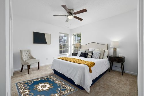 AllStar Rugs Blue 4x6 Traditional Area Rug (3' 9" x 5' 1") in White and Yellow Modern Bedroom