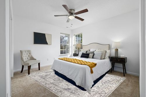 nuLOOM Brielle Machine Washable Vintage Medallion Area Rug, 8x10, Grey in White and Yellow Modern Bedroom