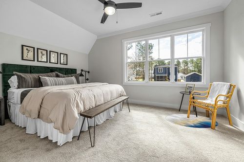 Round Area Rug 4ft Blue Gold Gray Line Floor Carpets Washable Indoor Soft Stain-Proof Mat Non-Skid Circle Rugs for Living Dining Room Kitchen Bedroom Entryway Sofa Throw Carpet Abstract Colorful in Grey Traditional Bedroom with King Bed