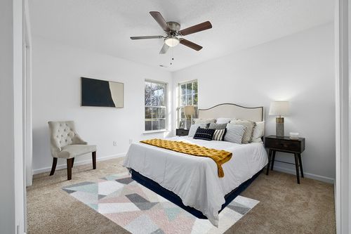 Rugs America Mika Collection MO60A Milkshake Contemporary Geometric Area Rug 5'0"x7'6" in White and Yellow Modern Bedroom