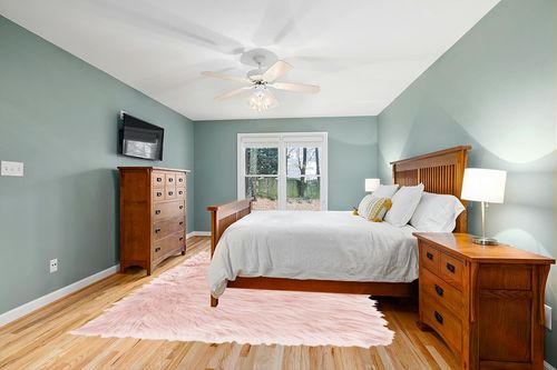 Pink 8 x 10 in Teal and Orange Wood Bedroom