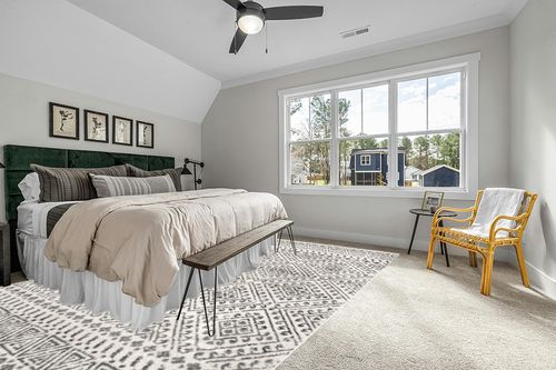 nuLOOM Camila Diamond Trellis Area Rug, 10x14, Off-white in Grey Traditional Bedroom with King Bed