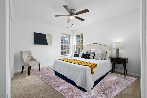 SAFAVIEH Tucson Collection Area Rug - 9' x 12', Pink & Beige, Persian Design, Non-Shedding Machine Washable & Slip Resistant Ideal for High Traffic Areas in Living Room, Bedroom (TSN144U) in White and Yellow Modern Bedroom