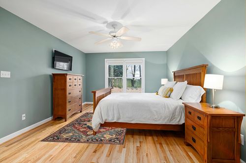 SAFAVIEH Heritage Collection Area Rug - 5' x 8', Red & Navy, Handmade Traditional Oriental Wool, Ideal for High Traffic Areas in Living Room, Bedroom (HG920Q) in Teal and Orange Wood Bedroom