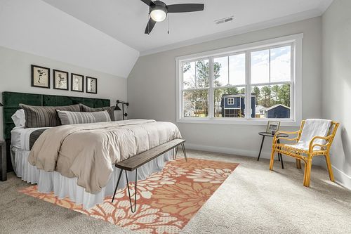 JONATHAN Y SMB110E-8 Zinnia Modern Floral Textured Weave Indoor Outdoor Area-Rug, Bohemian Coastal Mediterranean Easy-Cleaning,Bedroom,Kitchen,Backyard,Patio,Non Shedding, 8 X 10, Orange/Cream in Grey Traditional Bedroom with King Bed