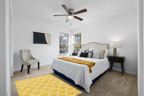 Unique Loom Trellis Frieze Collection Area Rug - Rounded (4' 1" x 6' 1", Yellow/ Ivory) in White and Yellow Modern Bedroom