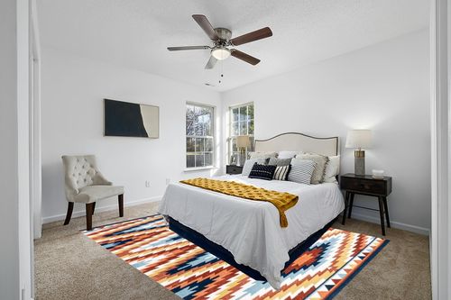 JONATHAN Y SWC101A-8 Konya Diamond Kilim Geometric Indoor Area Rug, Southwestern, Geometric, Bohemian, Bedroom, Kitchen, Living Room, Easy-Cleaning, Non-Shedding, 8 X 10, Yellow/Red/Blue in White and Yellow Modern Bedroom