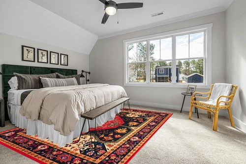 YIHOUSE Dornier Collection 9'x12' Area Rugs in Grey Traditional Bedroom with King Bed