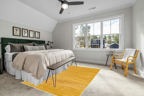 Unique Loom Finsbury Collection Area Rug - Kate (6' 1" x 9' Rectangle, Yellow) in Grey Traditional Bedroom with King Bed