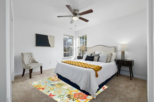 Lahome Machine Washable Floral Living Room Rug - 5x7 Area Rugs for Bedroom Non-Slip Large Low-Plie Kitchen Rug Soft Throw Nursery Kids Room Rug Distressed Indoor Carpet for Dining Room Entryway Office in White and Yellow Modern Bedroom