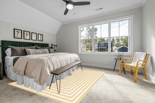 Unique Loom Casa Collection Area Rug - Toluca (8' 3" x 10' Rectangle, Yellow/ Ivory) in Grey Traditional Bedroom with King Bed