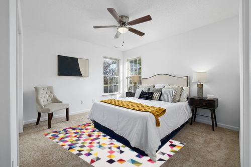 NuLOOM Takisha Triangle Area Rug, 5' x 8', Multi in White and Yellow Modern Bedroom