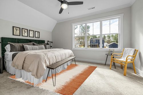 SAFAVIEH Montauk Collection Area Rug - 8' x 10', Orange, Handmade Stripe Fringe Cotton, Ideal for High Traffic Areas in Living Room, Bedroom (MTK751C) in Grey Traditional Bedroom with King Bed