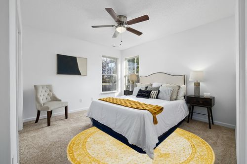 Unique Loom Bromley Collection Area Rug - Midnight (8' Round, Yellow/ Ivory) in White and Yellow Modern Bedroom