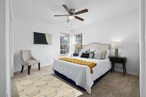 Alec Rainbow Shag Area Rug Mack & Milo Rug Size: Rectangle 4'4" x 6' in White and Yellow Modern Bedroom