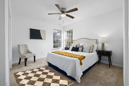 nuLOOM Meline Checkered Fringe Area Rug, 4x6, Beige in White and Yellow Modern Bedroom