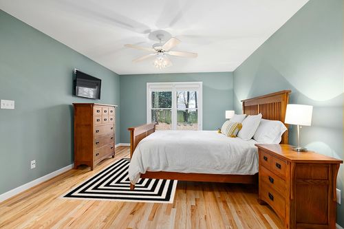 Abani Contemporary Black & Ivory 5'3" x 7'6" Area Rug, Contrasting Geometric Modern Stripe Symmetrical Living Room Carpet Rugs in Teal and Orange Wood Bedroom