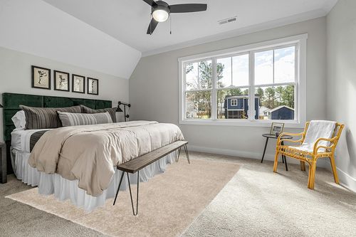 nuLOOM Neva Modern Tasseled Shag Area Rug, 7' 10" x 10' 10", Beige in Grey Traditional Bedroom with King Bed