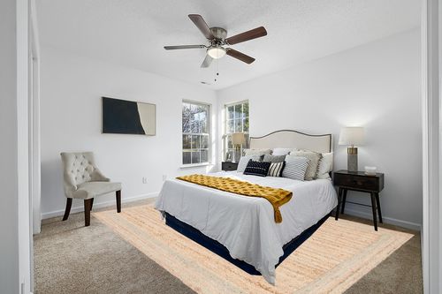 SAFAVIEH Natural Fiber Collection Area Rug - 9' x 12', Green & Natural, Handmade Border Farmhouse Jute, Ideal for High Traffic Areas in Living Room, Bedroom (NF109Y) in White and Yellow Modern Bedroom