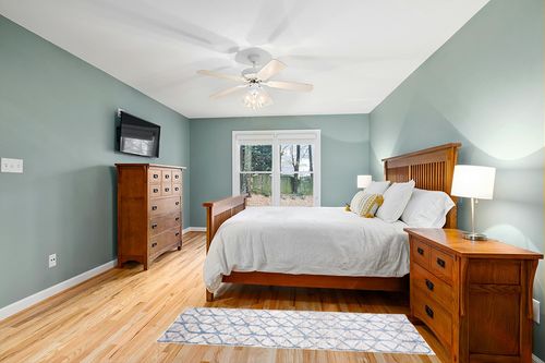 SAFAVIEH Amelia Collection Runner Rug - 2'2" x 6', Grey & Blue, Geometric Design, Non-Shedding & Easy Care, Ideal for High Traffic Areas in Living Room, Bedroom (ALA792F) in Teal and Orange Wood Bedroom