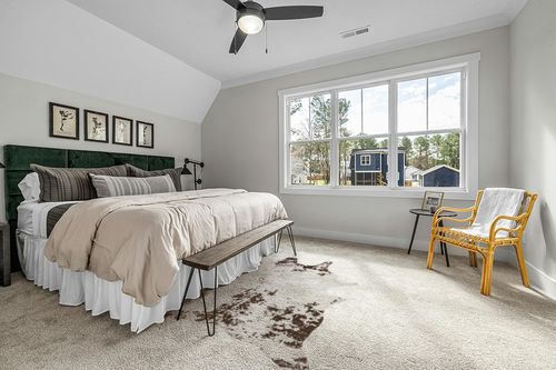 nuLOOM Marcia Machine Washable Faux Cowhide Area Rug, 5' 9" x 7' 7", Brown in Grey Traditional Bedroom with King Bed