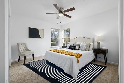 SAFAVIEH Montauk Collection Area Rug - 8' x 10', Black & Ivory, Handmade Flat Weave Boho Farmhouse Cotton Modern Stripe, Ideal for High Traffic Areas in Living Room, Bedroom (MTK313Z) in White and Yellow Modern Bedroom