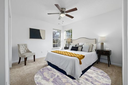 Addison Rugs Indoor/Outdoor Accord AAC36 Purple Washable 8' x 8' Round Rug in White and Yellow Modern Bedroom