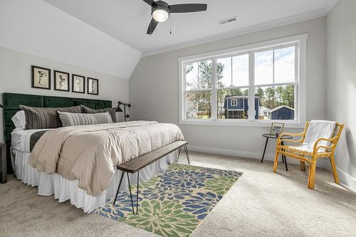 JONATHAN Y SMB110B-5 Zinnia Modern Floral Textured Weave Indoor Outdoor Area-Rug Bohemian Coastal Easy-Cleaning Bedroom Kitchen Backyard Patio Non Shedding, 5 X 8, Navy/Green in Grey Traditional Bedroom with King Bed