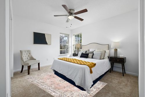 Vintage Floral Machine Washable Area Rug in White and Yellow Modern Bedroom
