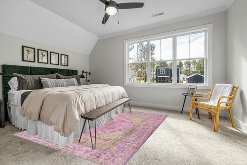 Well Woven Nile Gila Machine Washable Vintage Bohemian Medallion Oriental Pink Flat-Weave Distressed 7'7" X 9'6" Area Rug in Grey Traditional Bedroom with King Bed
