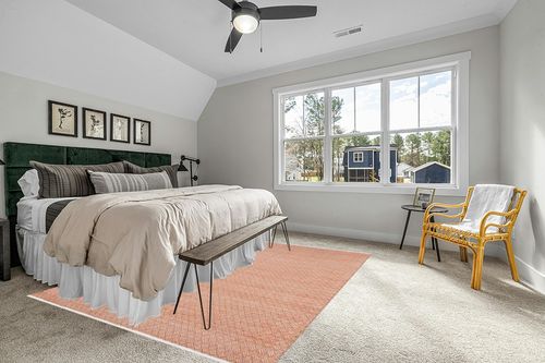 SAFAVIEH Boston Collection 8' x 10' Orange BOS680C Handmade Flatweave Cotton Area Rug in Grey Traditional Bedroom with King Bed