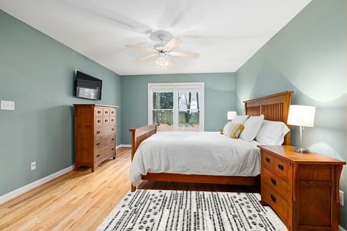 Geometric Ivory/Black Area Rug Union Rustic Rug Size: Rectangle 4'5" x 6'5" in Teal and Orange Wood Bedroom