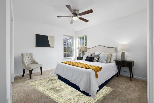 Loloi II Rosette Collection ROS-09 SAGE/Beige, Traditional 5'-0" x 7'-6" Area Rug in White and Yellow Modern Bedroom