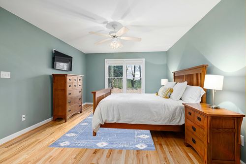 Safavieh Kilim Collection Area Rug - 6' x 9', Blue & Ivory, Flat Weave Rustic Boho Tribal Design, Non-Shedding & Easy Care, Ideal for High Traffic Areas in Living Room, Bedroom (KLM763M) in Teal and Orange Wood Bedroom