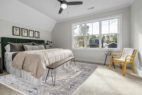 SAFAVIEH Oregon Collection Area Rug - 9' x 12', Beige & Grey, Oriental Distressed Design, Non-Shedding & Easy Care, Ideal for High Traffic Areas in Living Room, Bedroom (ORE898B) in Grey Traditional Bedroom with King Bed