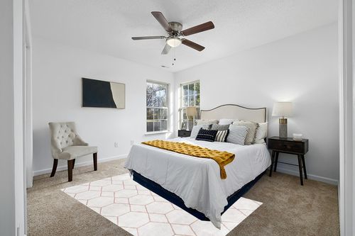 nuLOOM Veronica Geometric Honeycomb Area Rug, 5x8, Light Pink in White and Yellow Modern Bedroom