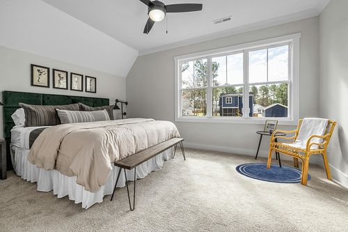 Nourison Essentials Indoor/Outdoor Solid Bordered Navy/Ivory 4' x Round Area Rug, Easy Cleaning, Non Shedding, Bed Room, Living Room, Dining Room, Backyard, Deck, Patio (4 Round) in Grey Traditional Bedroom with King Bed